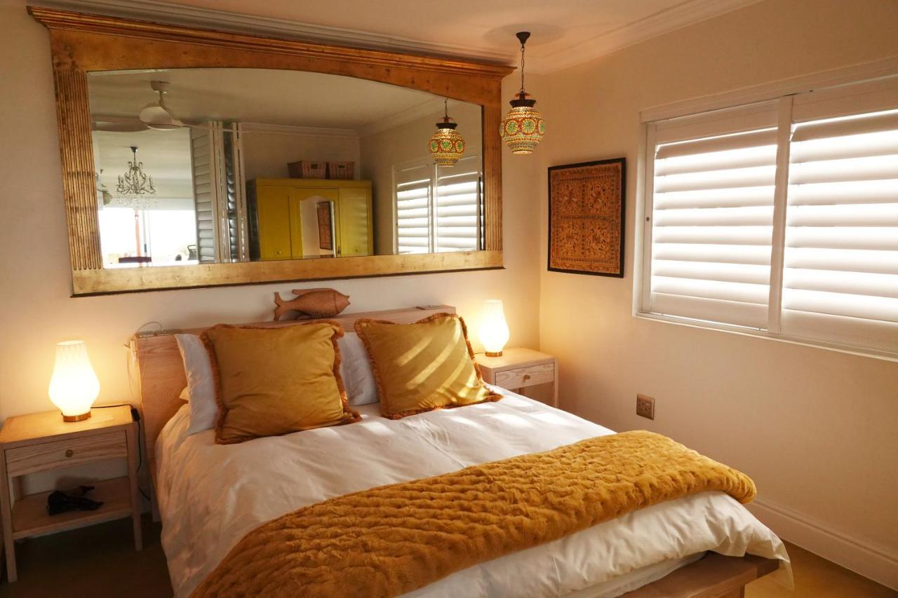 Dolphin Inn Guesthouse Кейптаун Екстериор снимка