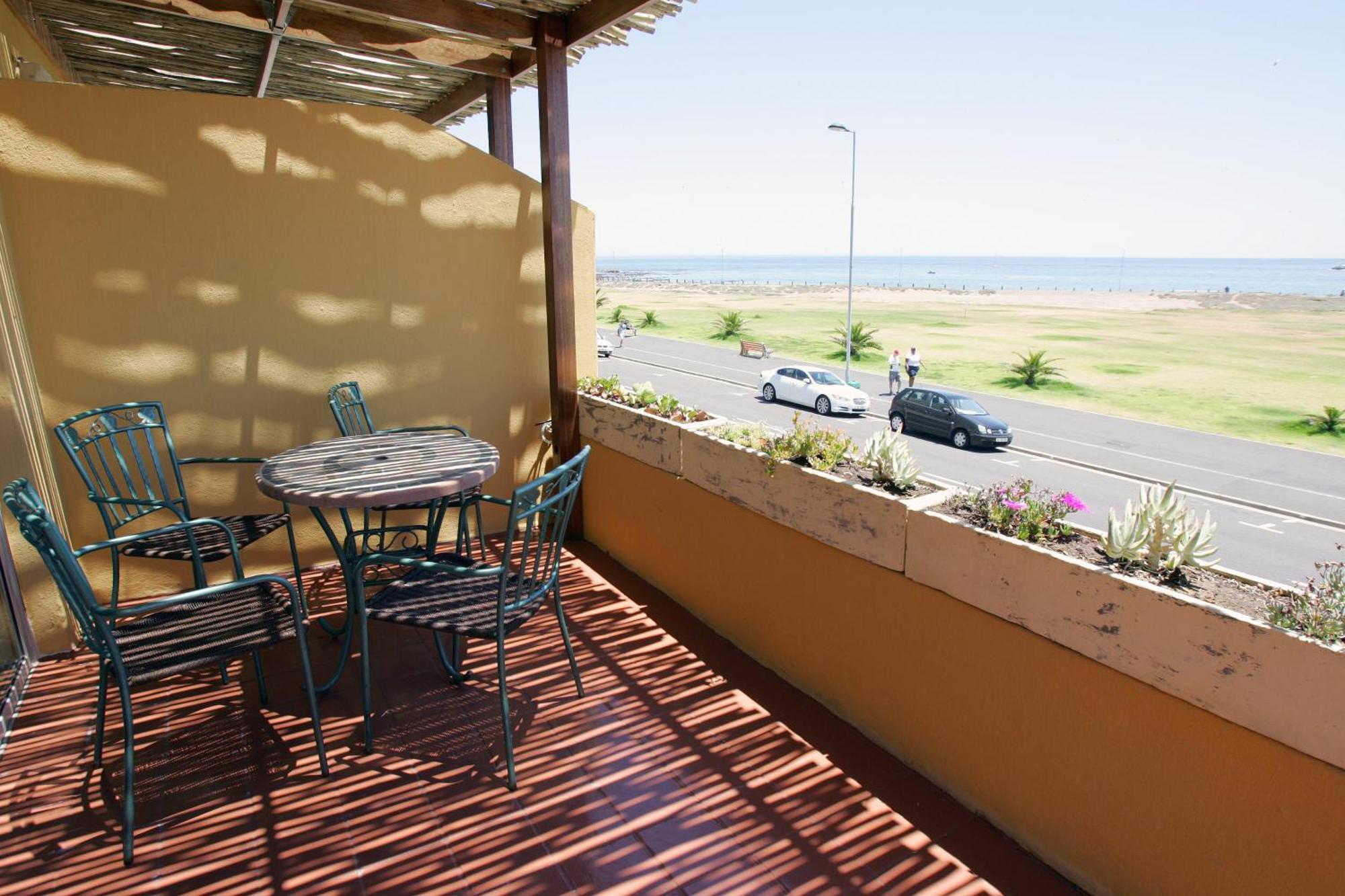 Dolphin Inn Guesthouse Кейптаун Екстериор снимка