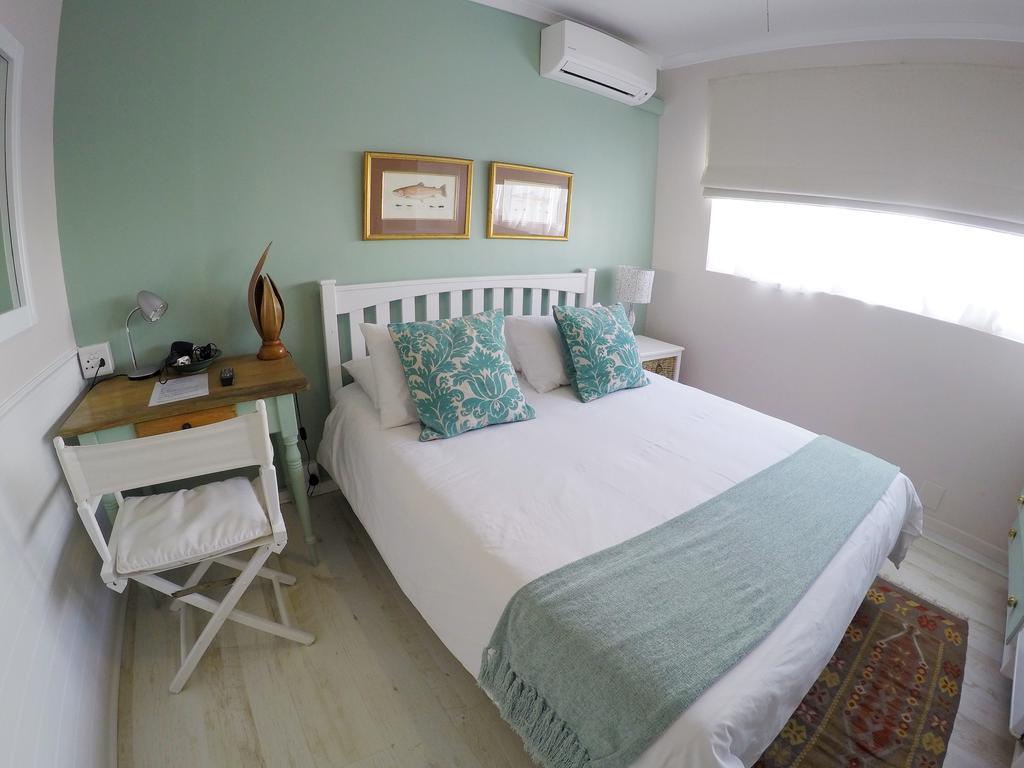 Dolphin Inn Guesthouse Кейптаун Екстериор снимка