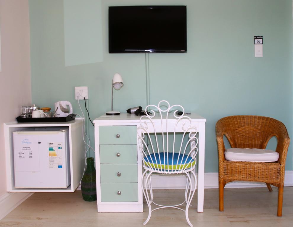 Dolphin Inn Guesthouse Кейптаун Екстериор снимка